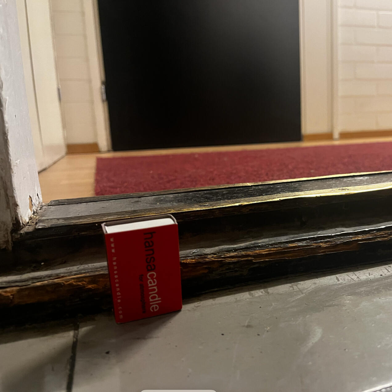 Eteiskäytävän kynnys Eteiskäytävän kynnys