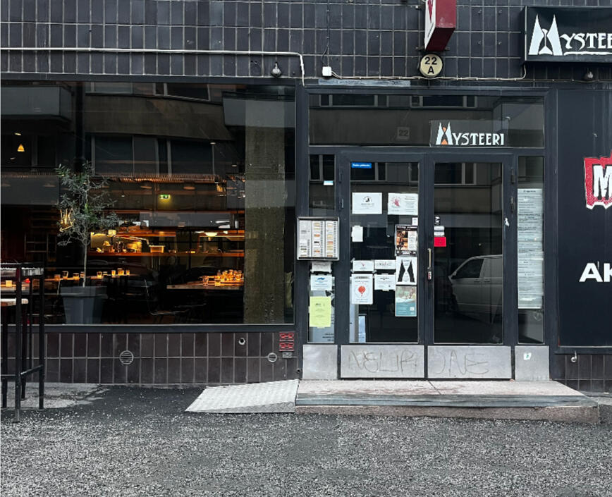 Ulko-ovi (Näsilinnankatu)